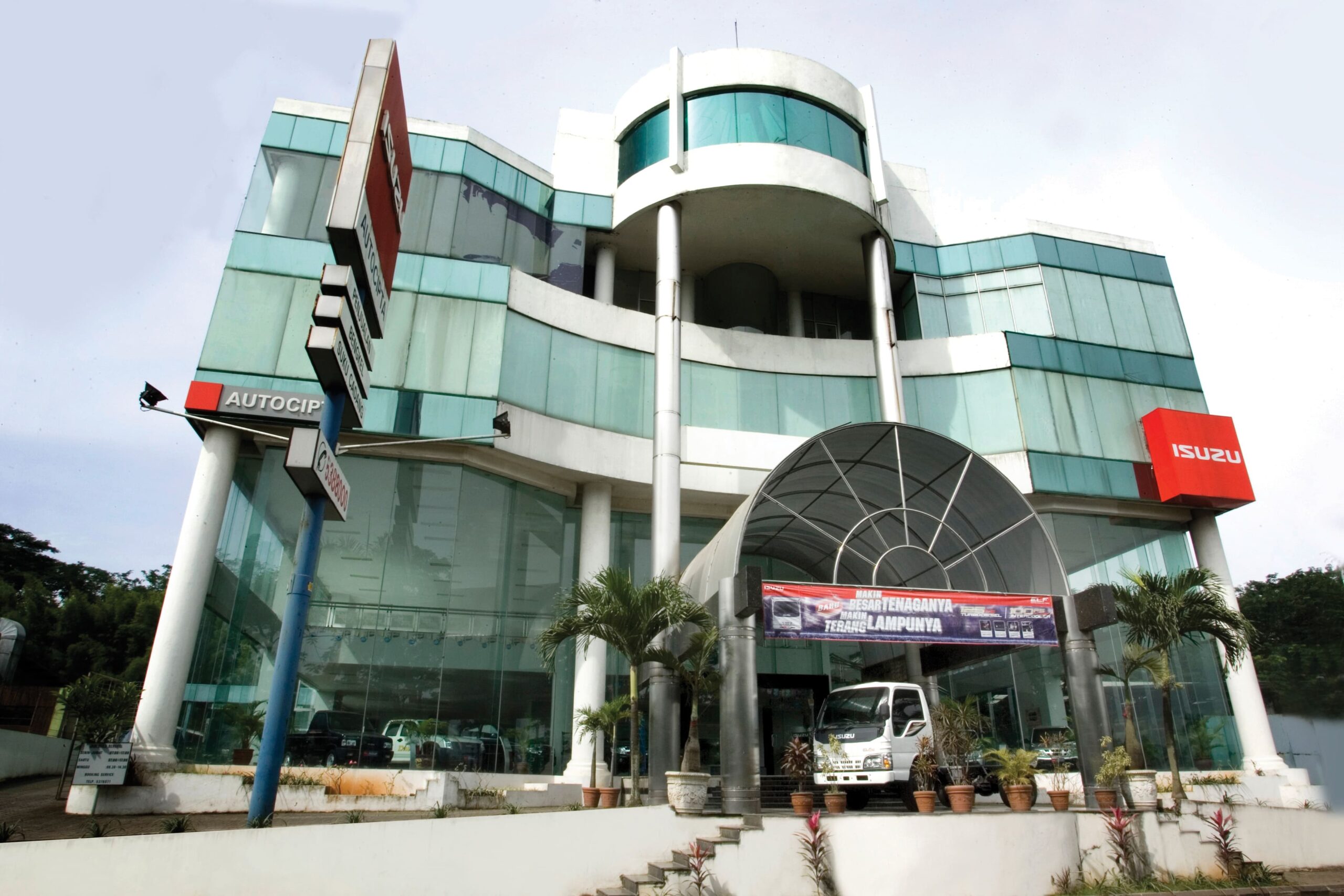 dealer isuzu bsd