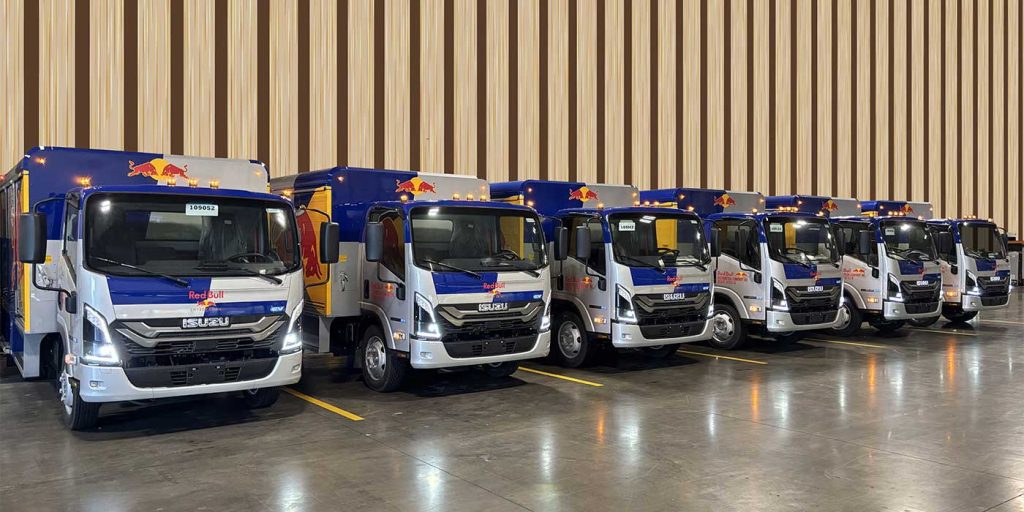 Isuzu NRR-EV mulai bekerja saat truk listrik pertama mencapai pelanggan