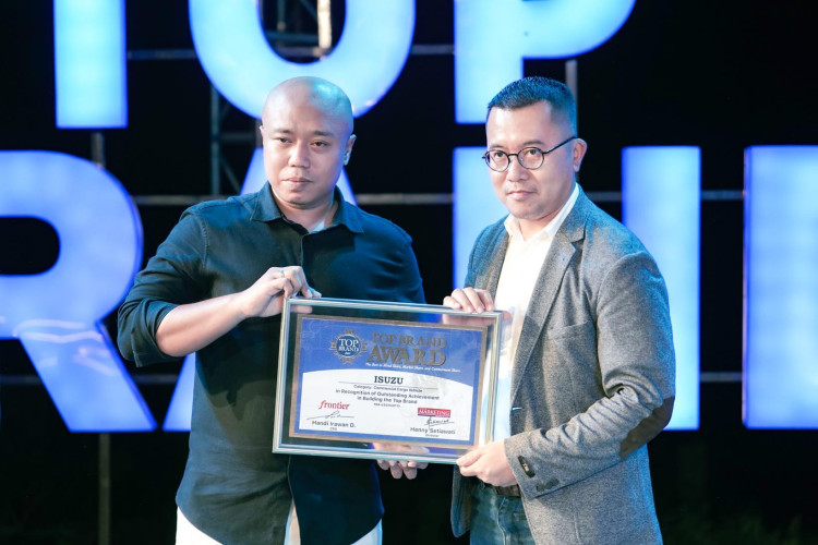 Isuzu Peroleh Penghargaan TOP Brand dan WOW Brand di Awal 2025