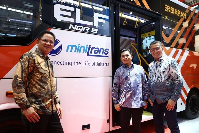 Isuzu Elf NQR B: Pilar Utama Armada MiniTrans Transjakarta yang Andal dan Efisien