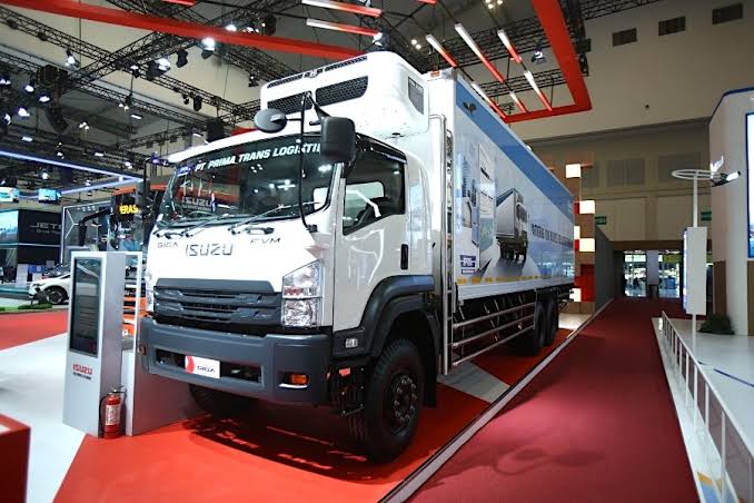 Isuzu Giga FVM Refrigerator: Solusi Cerdas untuk Bisnis Logistik Dingin